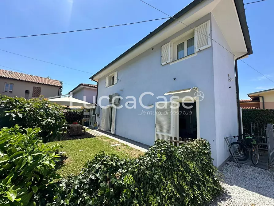 Immagine 26 di Casa bifamiliare in vendita  a Lucca