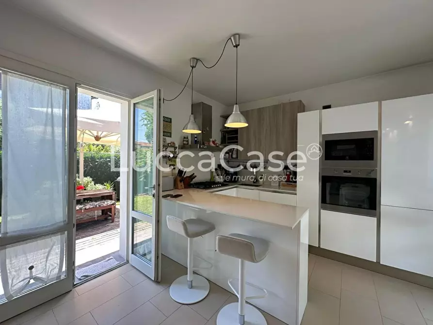 Immagine 30 di Casa bifamiliare in vendita  a Lucca