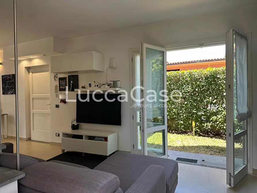 Immagine 32 di Casa bifamiliare in vendita  a Lucca