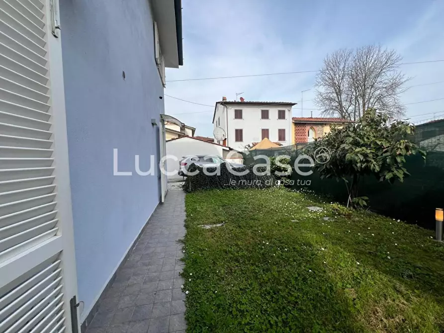 Immagine 24 di Casa bifamiliare in vendita  a Lucca
