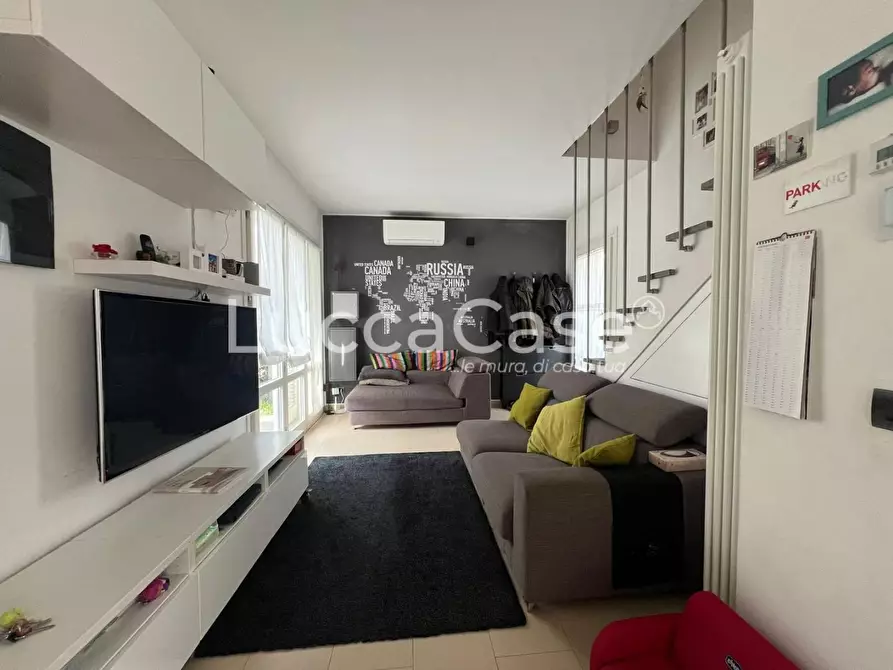 Immagine 3 di Casa bifamiliare in vendita  a Lucca