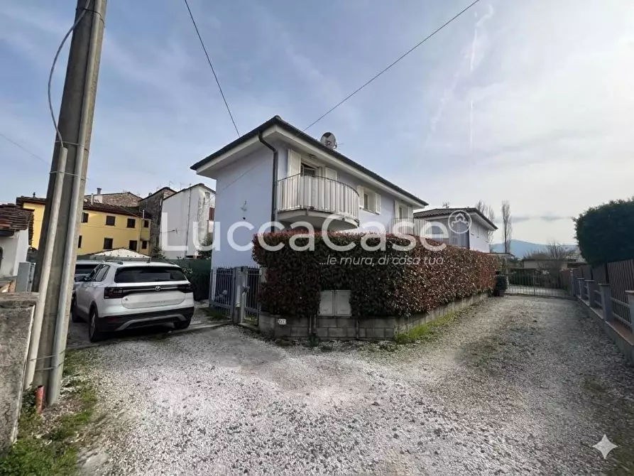 Immagine 33 di Casa bifamiliare in vendita  a Lucca