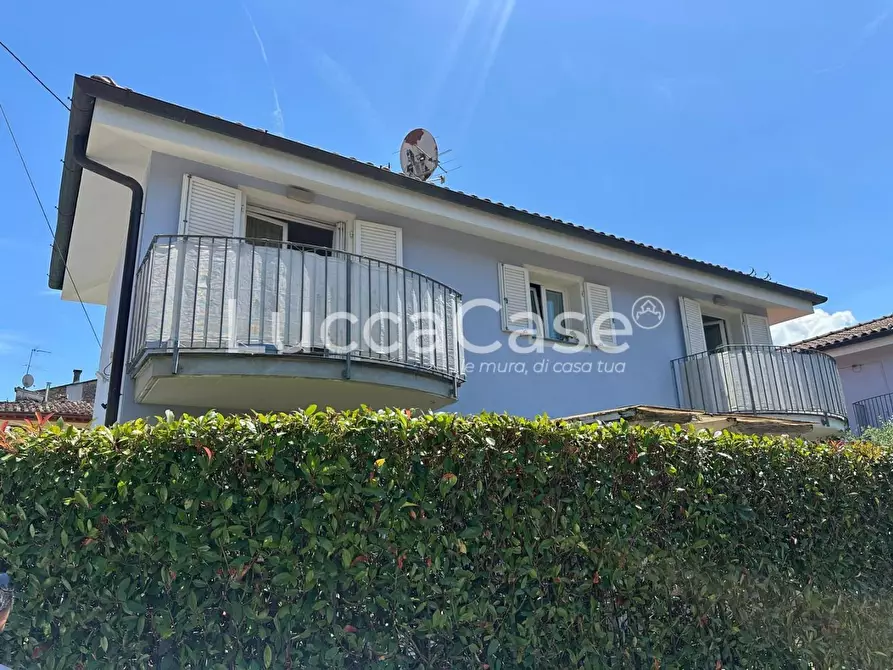 Immagine 28 di Casa bifamiliare in vendita  a Lucca