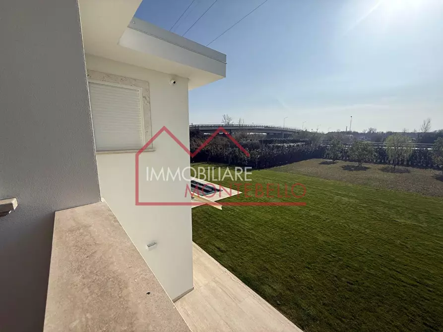 Immagine 21 di Villa in vendita  a Pietrasanta