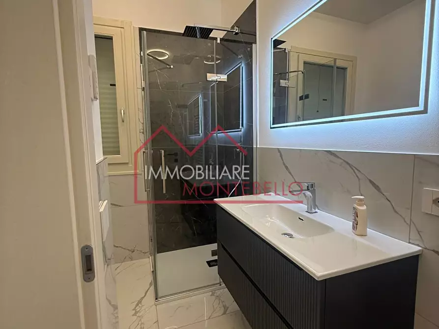 Immagine 36 di Villa in vendita  a Pietrasanta