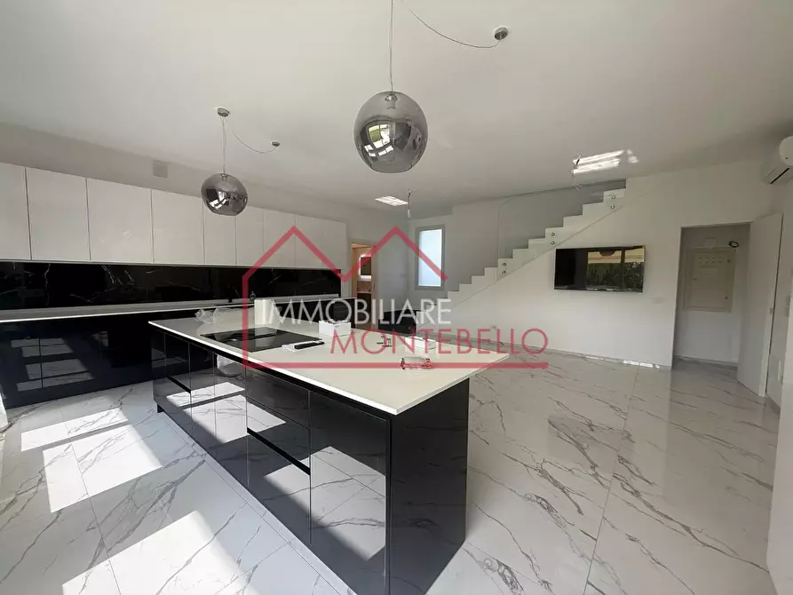 Immagine 32 di Villa in vendita  a Pietrasanta