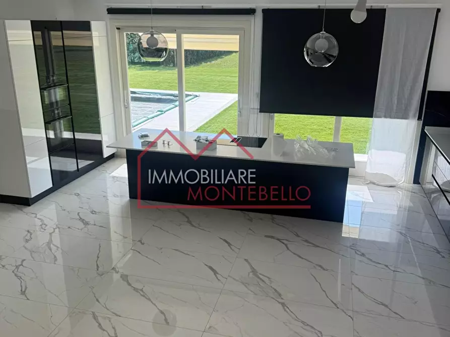 Immagine 29 di Villa in vendita  a Pietrasanta