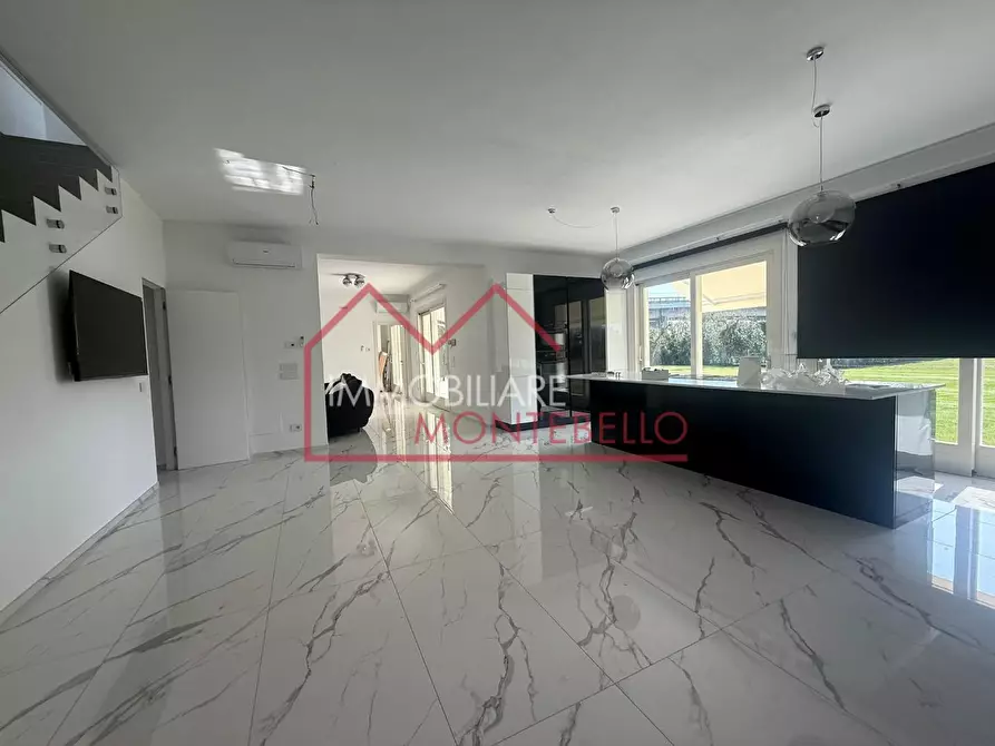 Immagine 38 di Villa in vendita  a Pietrasanta