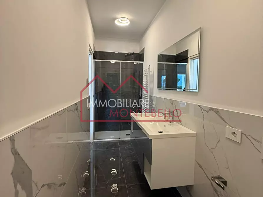 Immagine 17 di Villa in vendita  a Pietrasanta