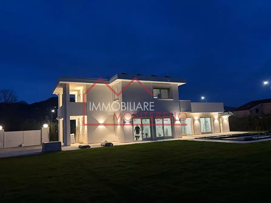 Immagine 5 di Villa in vendita  a Pietrasanta