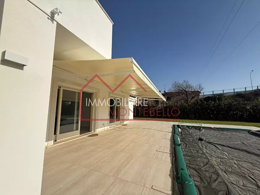 Immagine 11 di Villa in vendita  a Pietrasanta