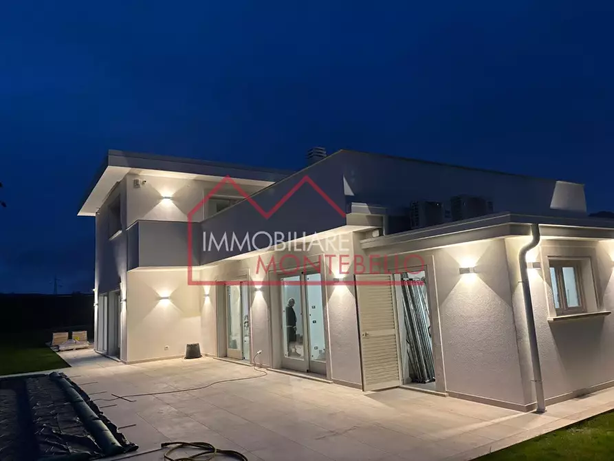 Immagine 8 di Villa in vendita  a Pietrasanta