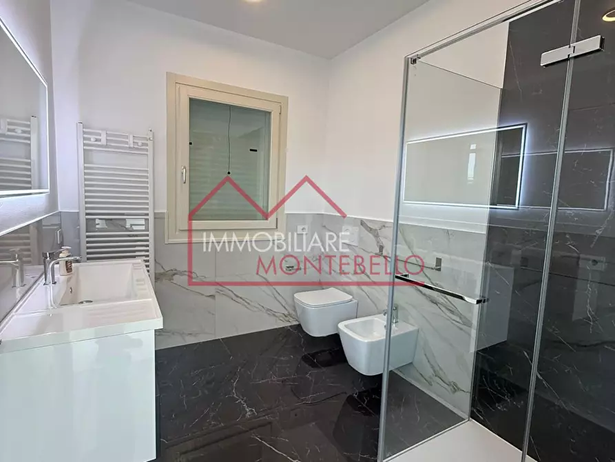 Immagine 23 di Villa in vendita  a Pietrasanta