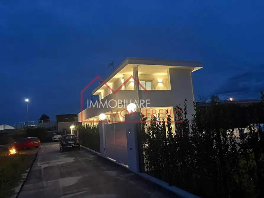 Immagine 7 di Villa in vendita  a Pietrasanta