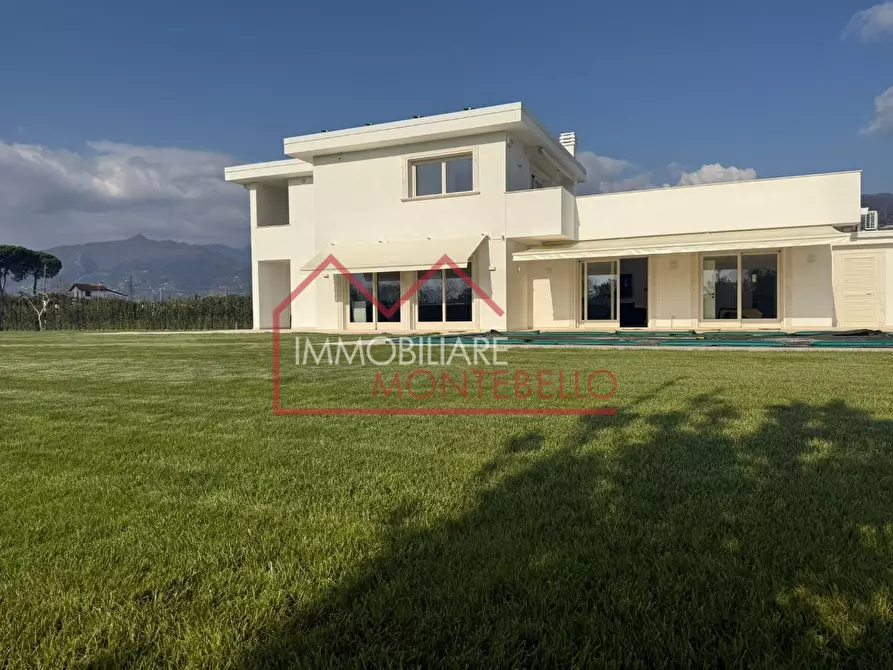 Immagine 13 di Villa in vendita  a Pietrasanta
