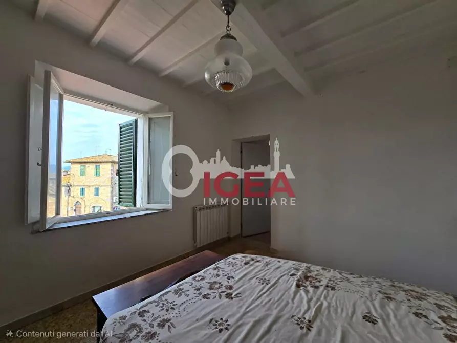 Immagine 17 di Appartamento in vendita  a Siena
