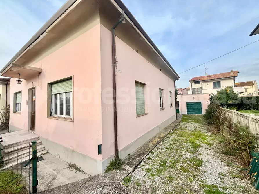 Immagine 10 di Appartamento in vendita  a Vecchiano