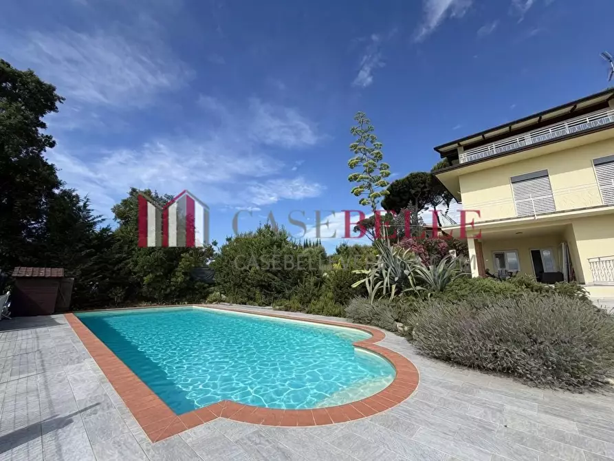 Immagine 107 di Villa in vendita  a Massarosa