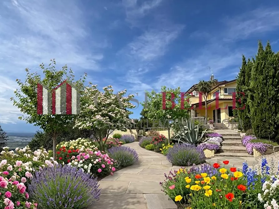 Immagine 1 di Villa in vendita  a Massarosa