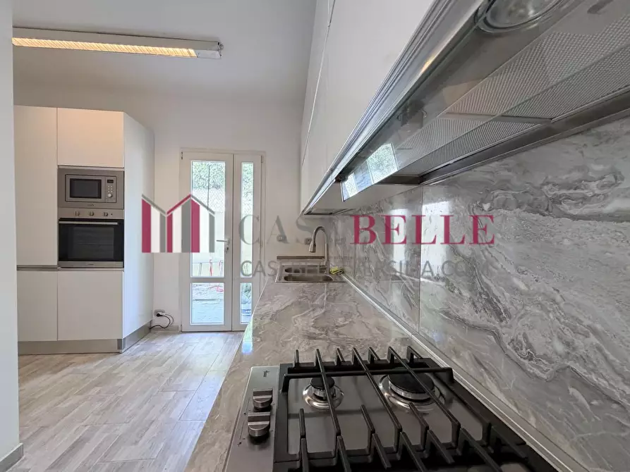 Immagine 12 di Villa in vendita  a Massarosa