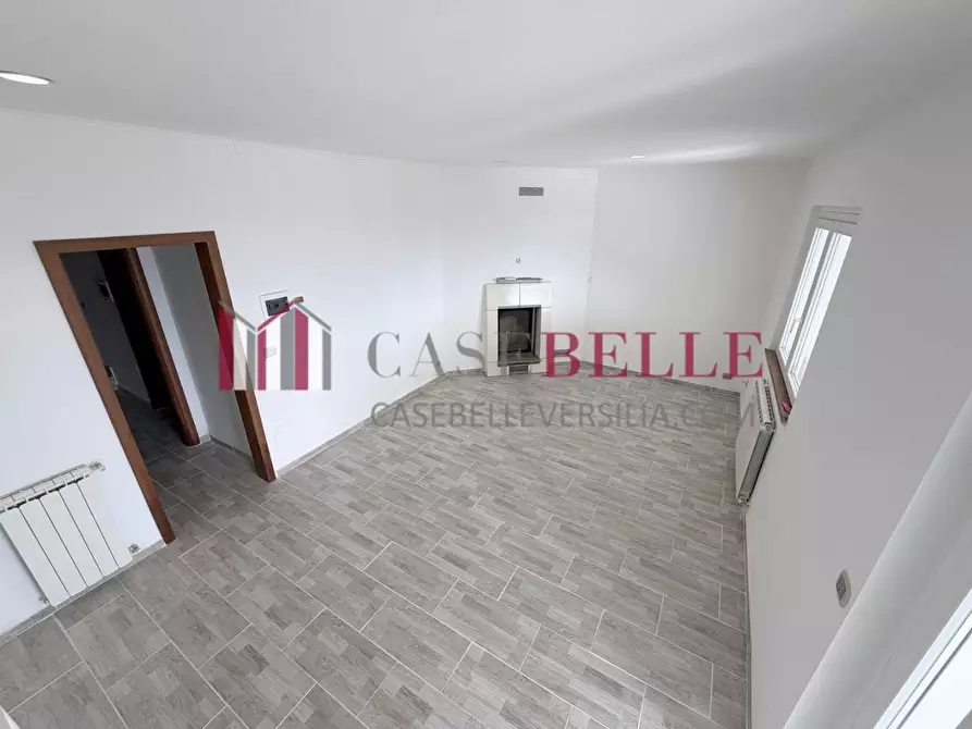 Immagine 2 di Villa in vendita  a Massarosa