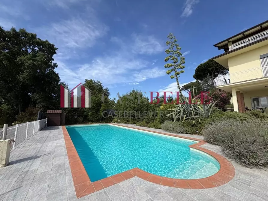 Immagine 106 di Villa in vendita  a Massarosa