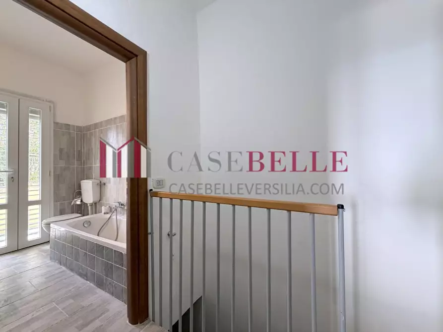 Immagine 22 di Villa in vendita  a Massarosa