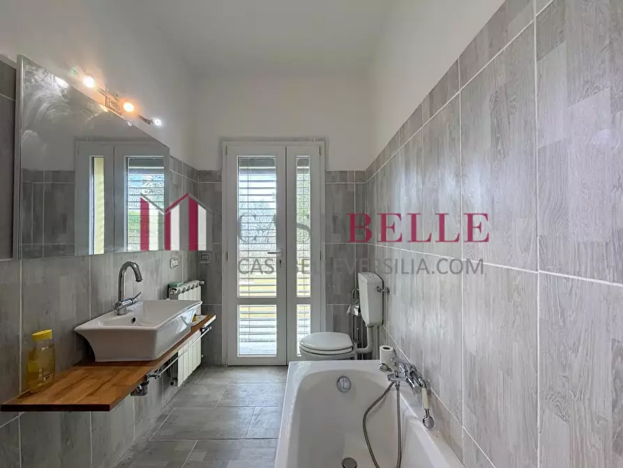 Immagine 23 di Villa in vendita  a Massarosa
