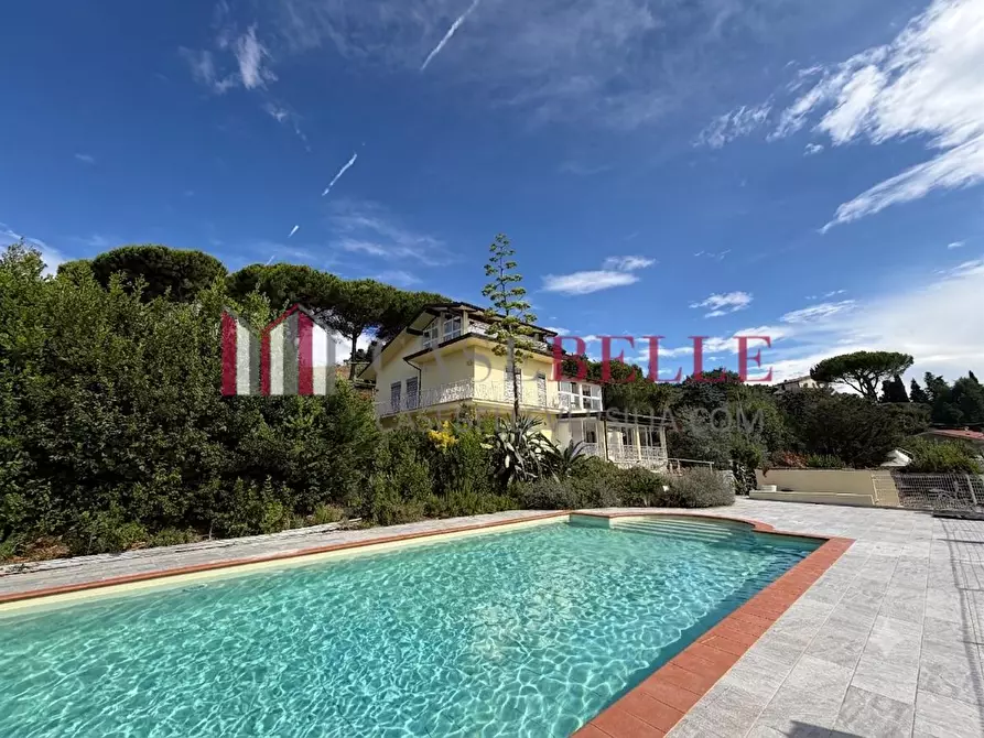 Immagine 109 di Villa in vendita  a Massarosa
