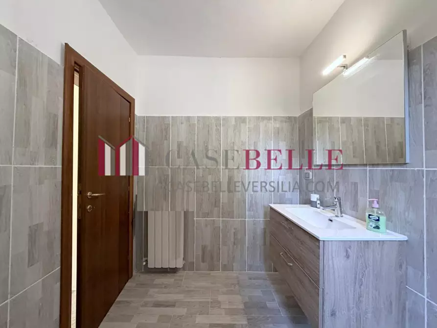 Immagine 37 di Villa in vendita  a Massarosa