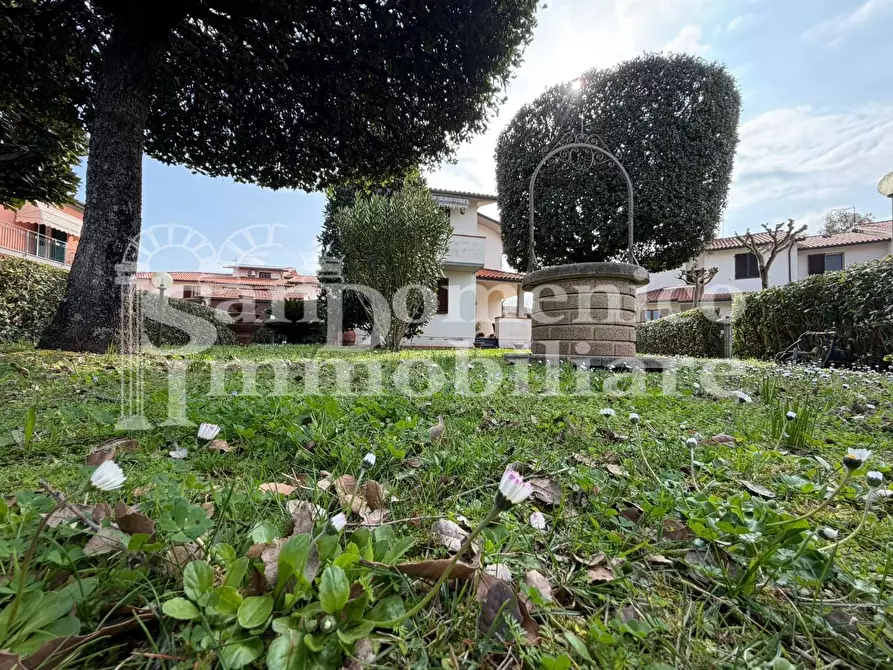 Immagine 1 di Villa in vendita  a Cascina