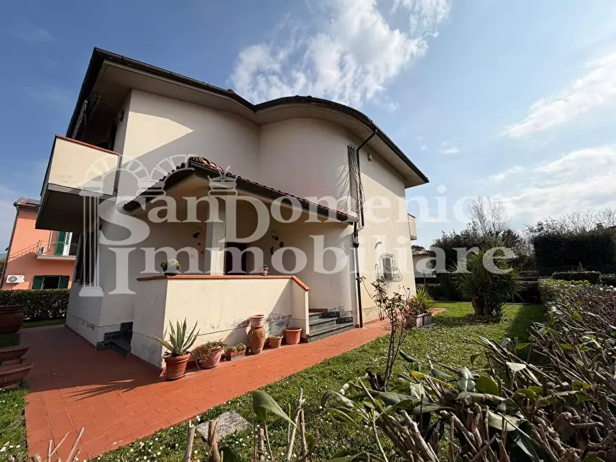 Immagine 7 di Villa in vendita  a Cascina