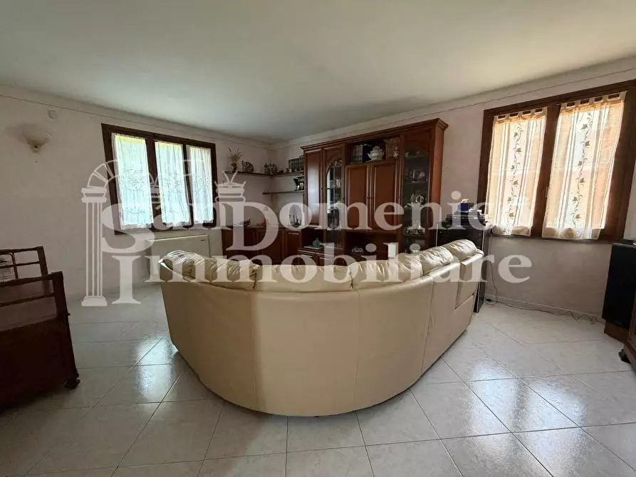 Immagine 5 di Villa in vendita  a Cascina