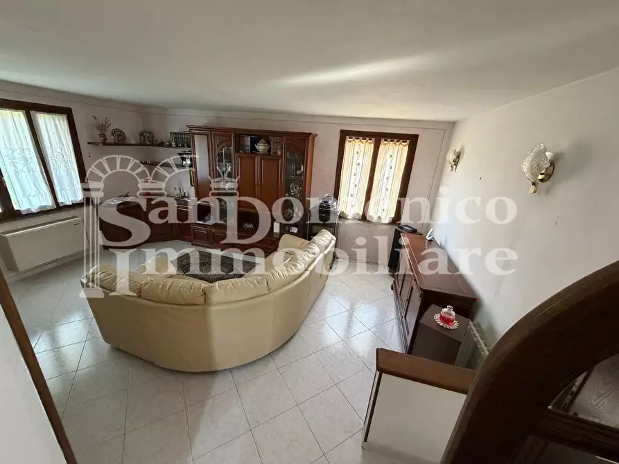 Immagine 4 di Villa in vendita  a Cascina