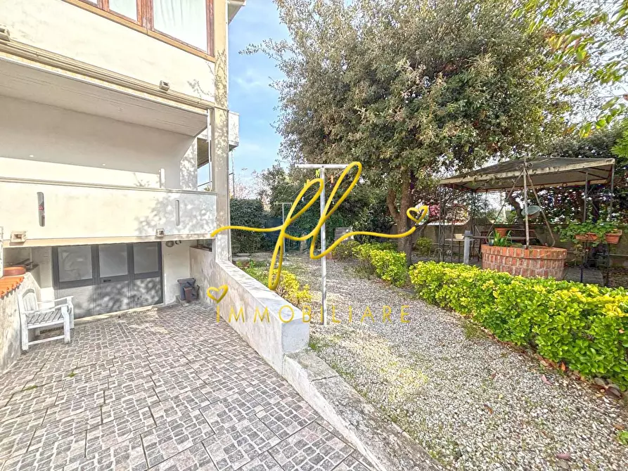 Immagine 21 di Appartamento in vendita  a Cecina