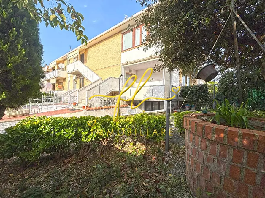 Immagine 22 di Appartamento in vendita  a Cecina