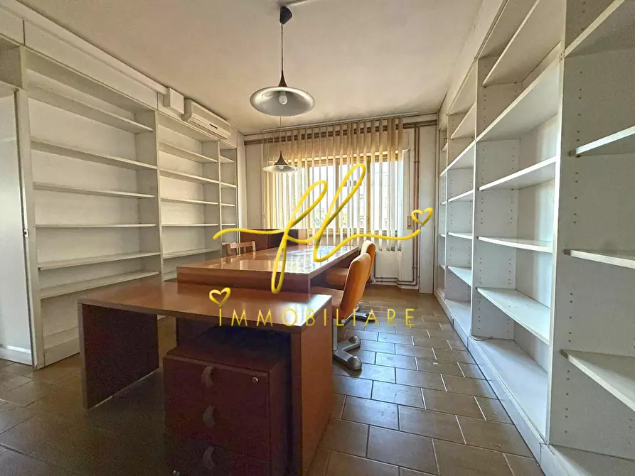 Immagine 9 di Ufficio in affitto  a Cecina