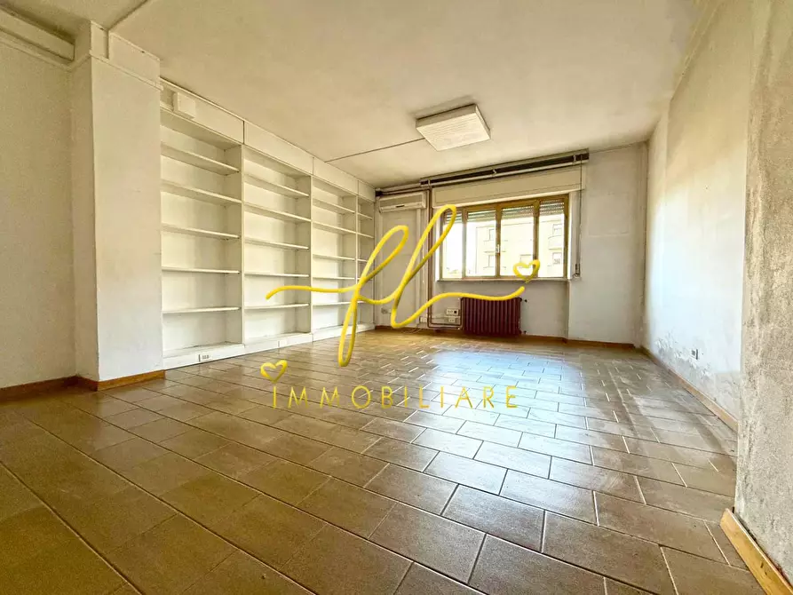 Immagine 11 di Ufficio in affitto  a Cecina