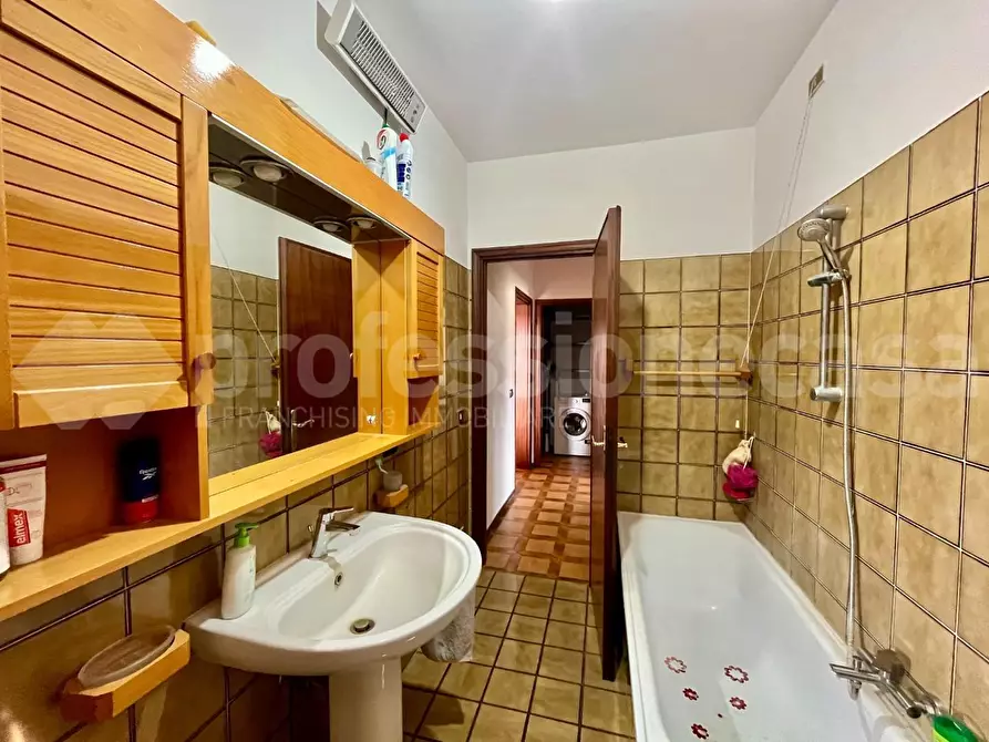 Immagine 19 di Appartamento in vendita  a Cascina