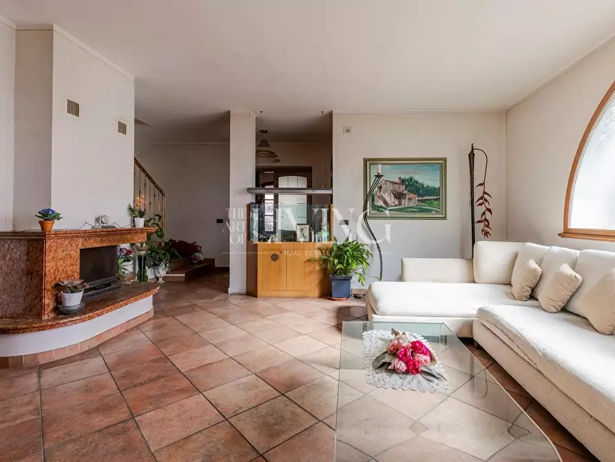 Immagine 6 di Villa in vendita  a Massarosa