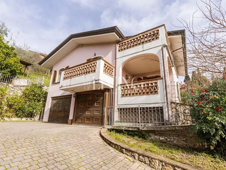 Immagine 27 di Villa in vendita  a Massarosa