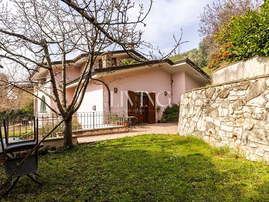 Immagine 23 di Villa in vendita  a Massarosa