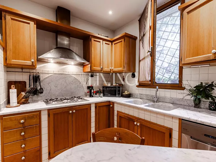 Immagine 11 di Villa in vendita  a Massarosa