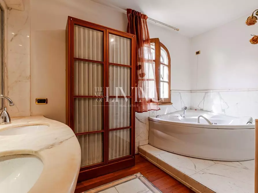 Immagine 15 di Villa in vendita  a Massarosa