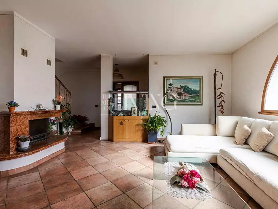 Immagine 8 di Villa in vendita  a Massarosa