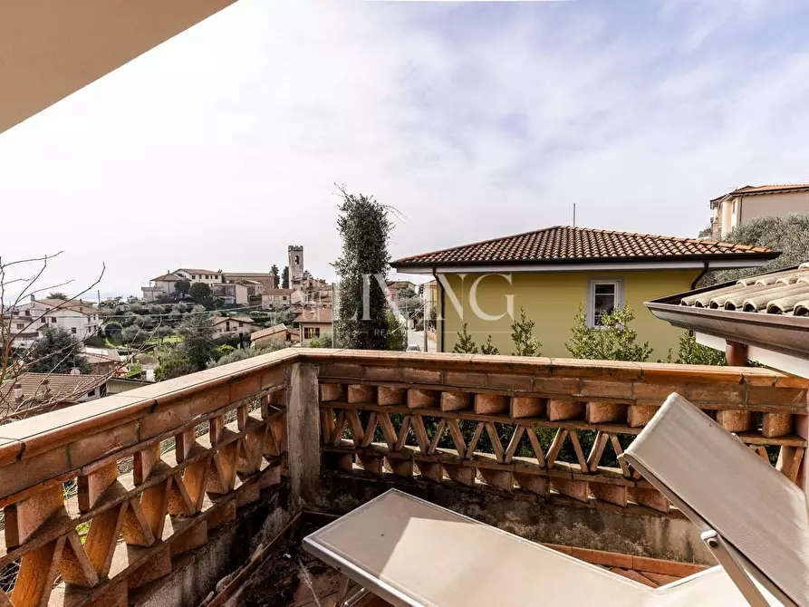 Immagine 18 di Villa in vendita  a Massarosa