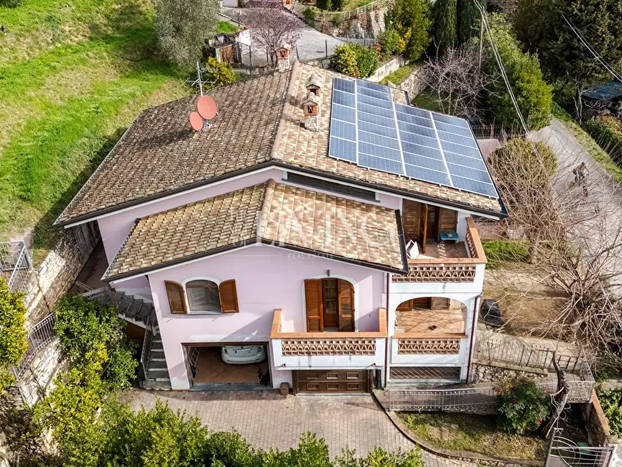 Immagine 2 di Villa in vendita  a Massarosa
