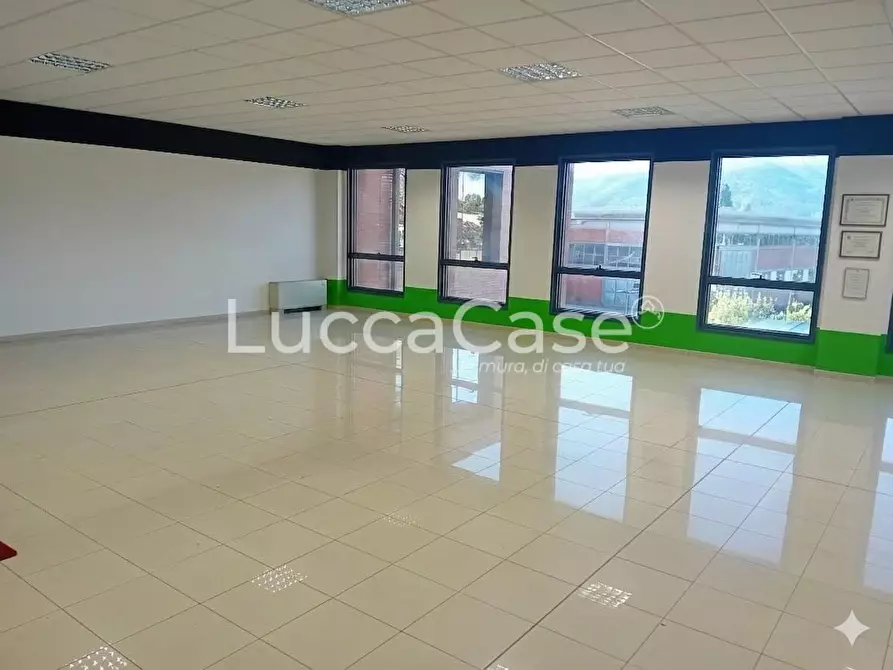 Immagine 7 di Ufficio in affitto  a Lucca