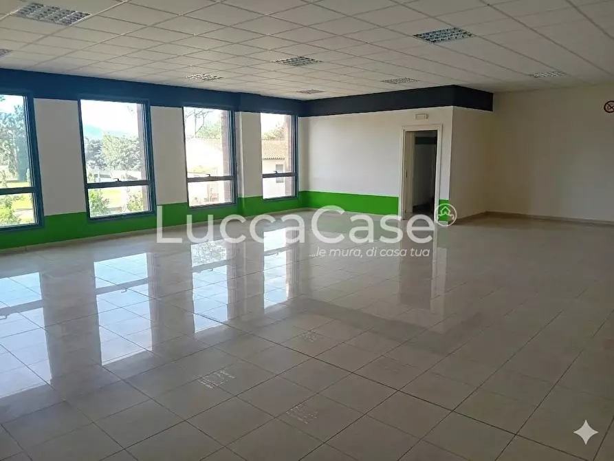 Immagine 6 di Ufficio in affitto  a Lucca