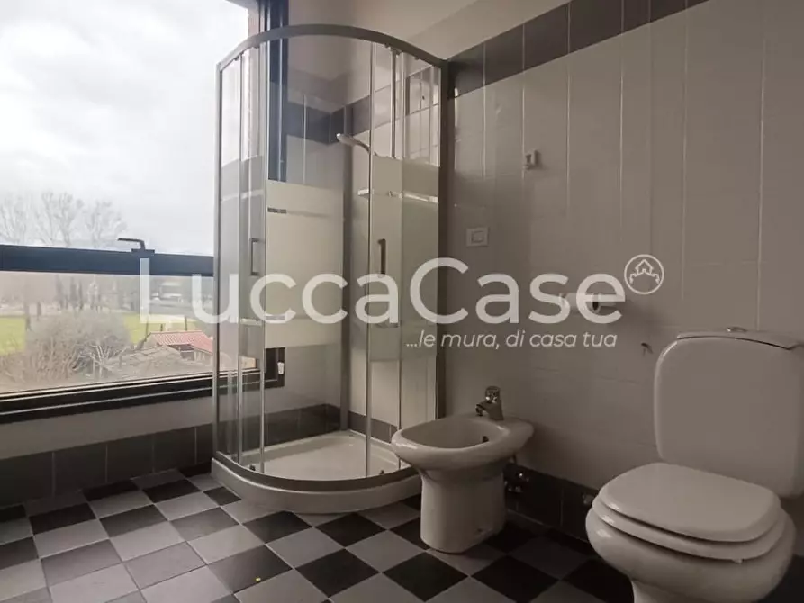 Immagine 8 di Ufficio in affitto  a Lucca